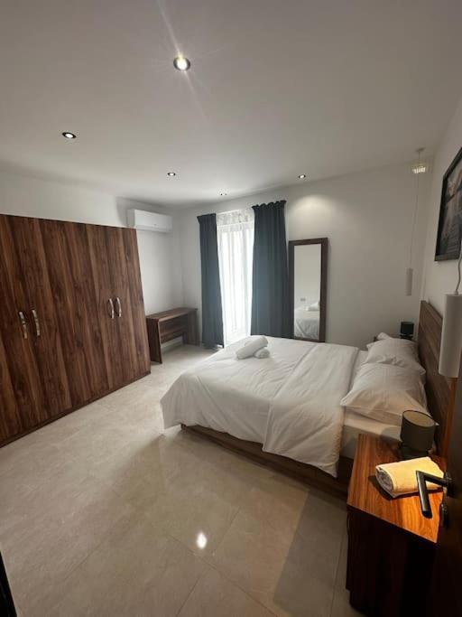Duplex Penthouse In Gzira Sleeps 6 Apartment Ngoại thất bức ảnh