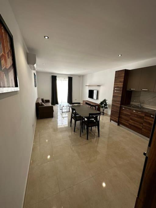 Duplex Penthouse In Gzira Sleeps 6 Apartment Ngoại thất bức ảnh